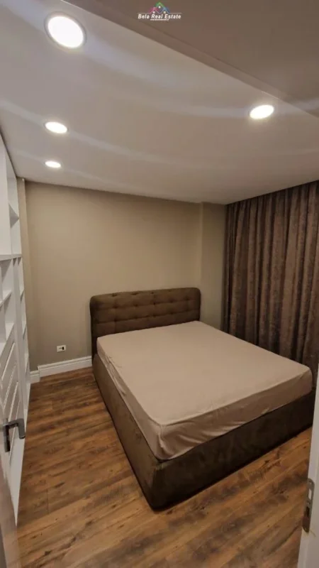 Tirane, jepet me qera apartament 2+1 Kati 5, 95 m² 500 € (yzberisht)