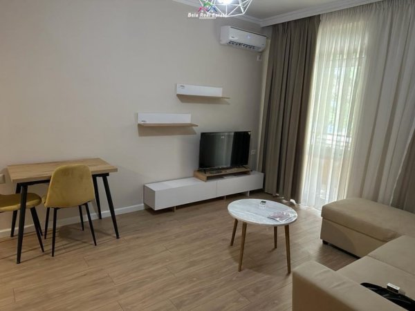 Tirane, jepet me qera apartament 1+1+Ballkon Kati 2, 65 m² 500 € (Liqeni i Thate)