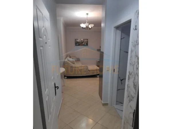 Tirane, jepet me qera 2+1 , 75 m² 450 € (Rrruga e Kokonozeve,Porcelan)