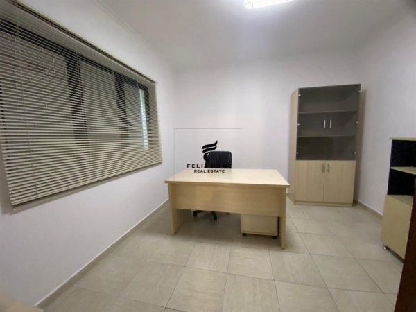 Tirane, jepet me qera zyre Kati 3, 1.000 m² 1.000 € (BLLOKU)