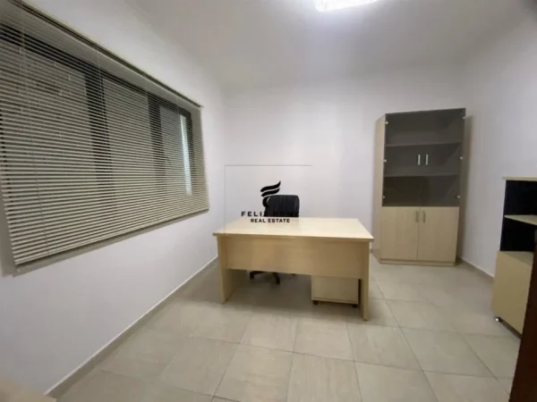 Tirane, jepet me qera zyre Kati 3, 1.000 m² 1.000 € (BLLOKU)
