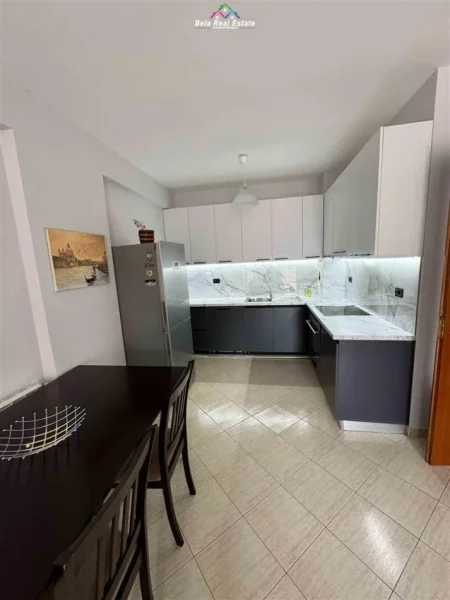 Tirane, jepet me qera apartament 2+1 Kati 7, 107 m² 750 € (komuna e parisit)