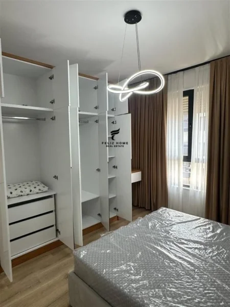 Tirane, jepet me qera apartament 2+1+Ballkon Kati 6, 103 m² 650 € (KINOSTUDIO)