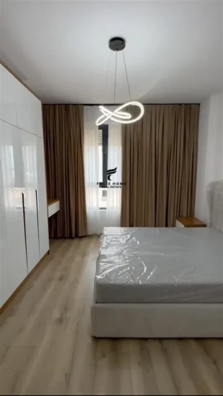 Tirane, jepet me qera apartament 2+1+Ballkon Kati 6, 103 m² 650 € (KINOSTUDIO)