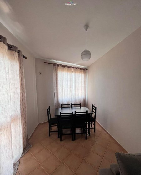Tirane, jepet me qera apartament 1+1+Ballkon Kati 3, 62 m² 420 € (kinostudio)