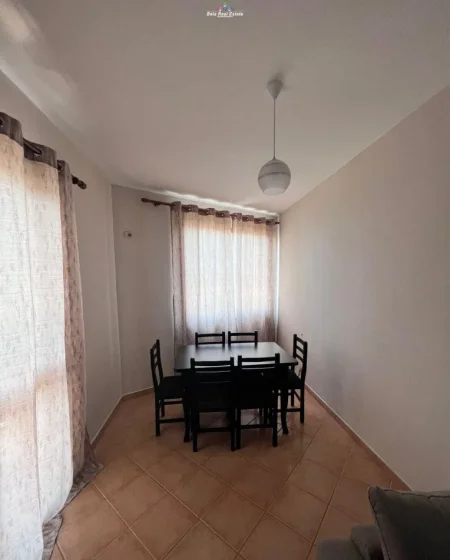 Tirane, jepet me qera apartament 1+1+Ballkon Kati 3, 62 m² 420 € (kinostudio)