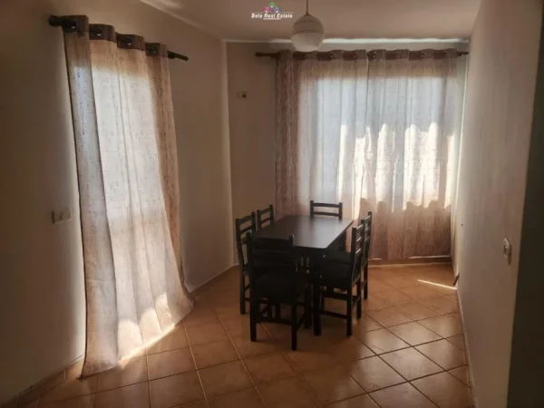 Tirane, jepet me qera apartament 1+1+Ballkon Kati 3, 62 m² 420 € (kinostudio)