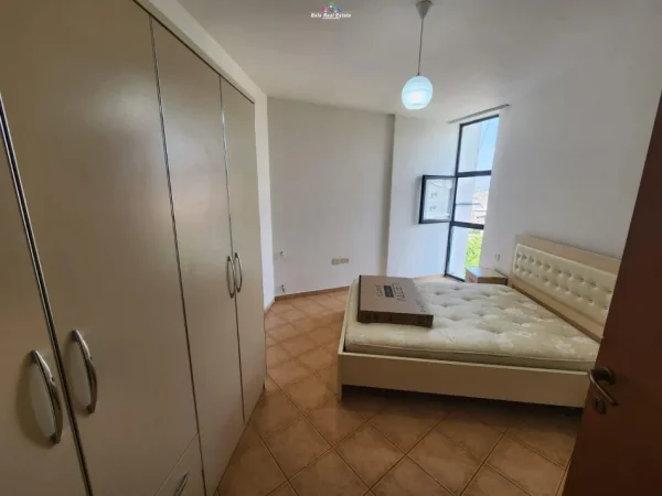 Tirane, jepet me qera apartament 1+1+Ballkon Kati 3, 62 m² 420 € (kinostudio)