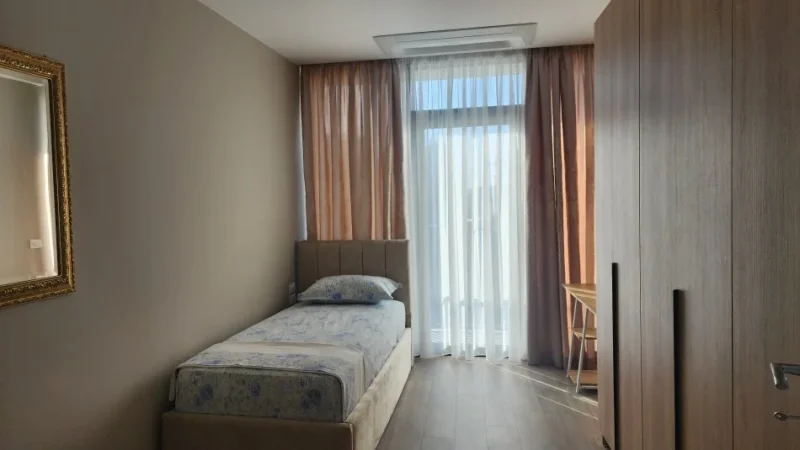 Tirane, jepet me qera apartament 2+1 Kati 2, 99 m² 1.300 € (Liqeni I Tiranes)