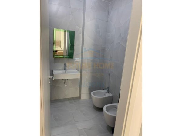 Tirane, jepet me qera apartament 2+1 Kati 3, 87 m² 500 € (Ali Demi)