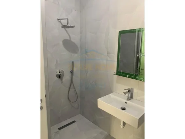 Tirane, jepet me qera apartament 2+1 Kati 3, 87 m² 500 € (Ali Demi)