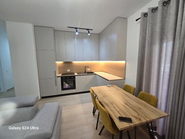 Tirane, jepet me qera apartament 2+1 Kati 4, 85 m² 850 € (Kompleksi Delijorgji)