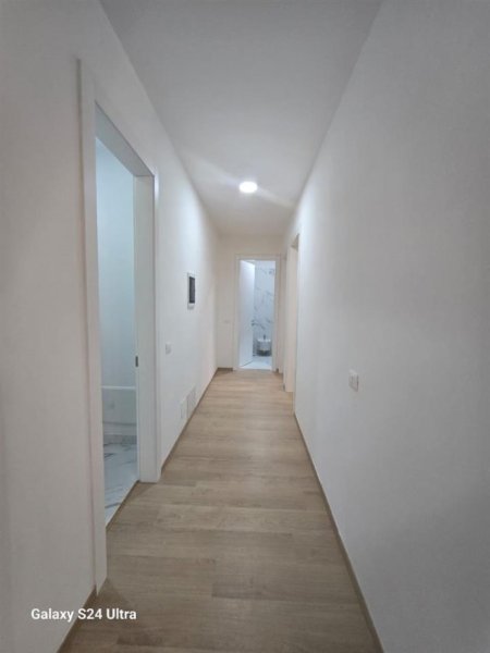 Tirane, jepet me qera apartament 2+1 Kati 4, 85 m² 850 € (Kompleksi Delijorgji)