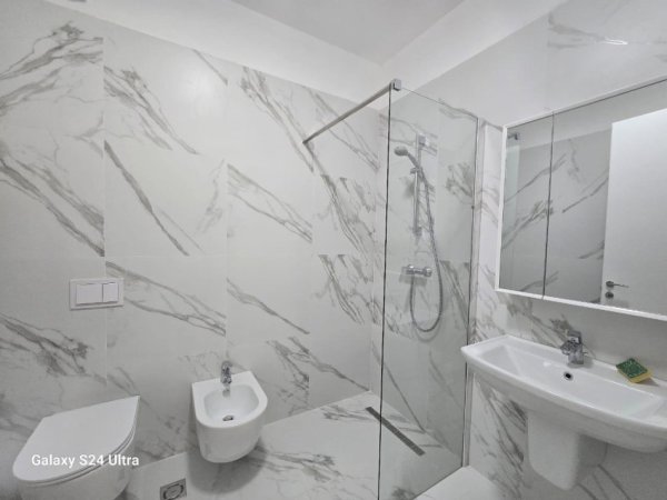 Tirane, jepet me qera apartament 2+1 Kati 4, 85 m² 850 € (Kompleksi Delijorgji)