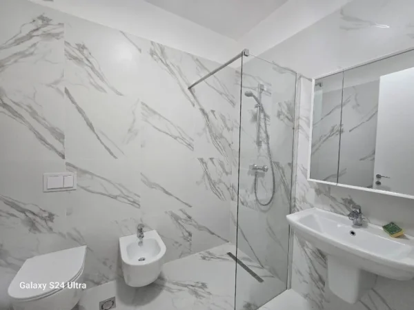 Tirane, jepet me qera apartament 2+1 Kati 4, 85 m² 850 € (Kompleksi Delijorgji)