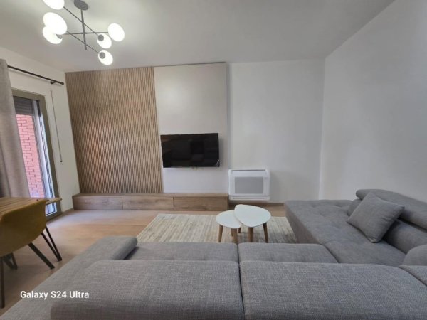 Tirane, jepet me qera apartament 2+1 Kati 4, 85 m² 850 € (Kompleksi Delijorgji)