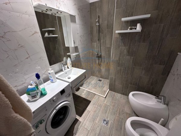 Tirane, jepet me qera apartament 2+1+Ballkon Kati 7, 80 m² 900 € (Liqeni Thate)