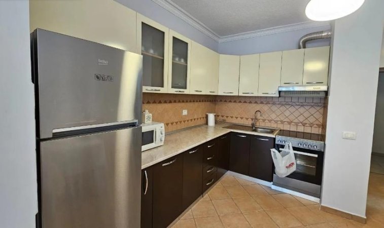 Tirane, Jepet apartament 2+1 Kati 3, 117 m² (Myslym Shyri)