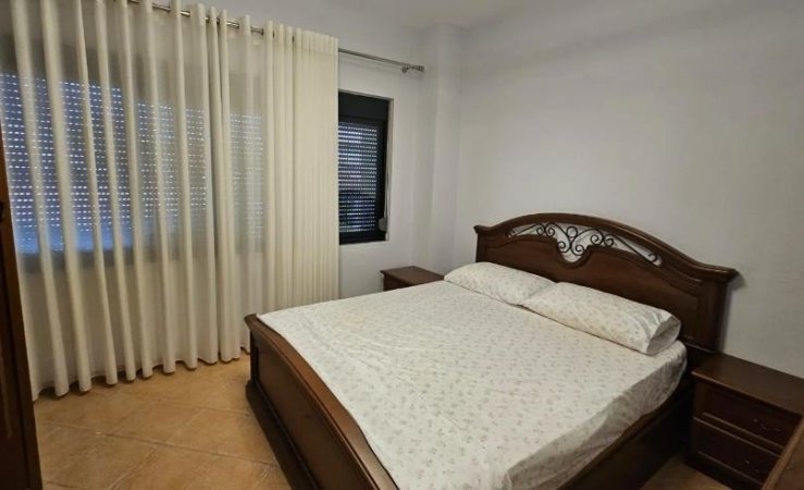 Tirane, Jepet apartament 2+1 Kati 3, 117 m² (Myslym Shyri)
