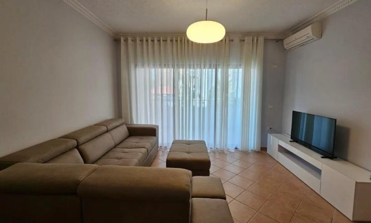 Tirane, Jepet apartament 2+1 Kati 3, 117 m² (Myslym Shyri)