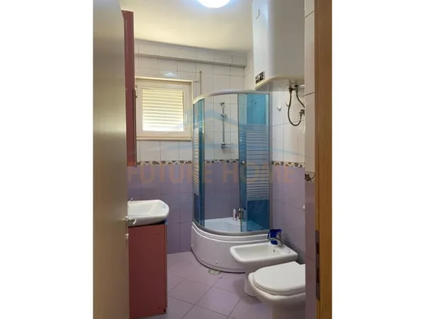 Tirane, jepet me qera apartament 2+1 Kati 3, 95 m² 750 € (JORDAN MISJA)