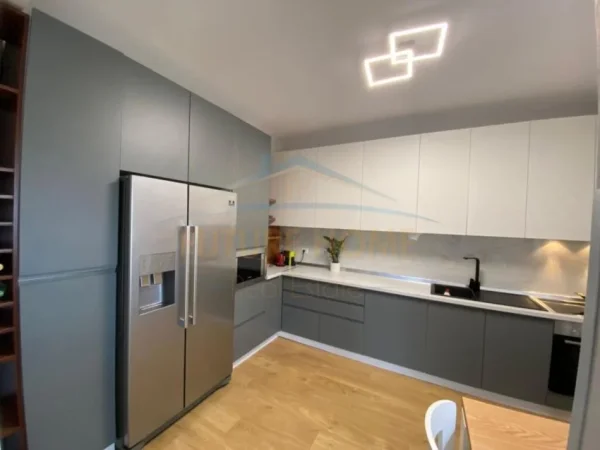 Tirane, shitet apartament 3+1 Kati 9, 156 m² 229.500 € (Ish Fusha e Aviacionit)