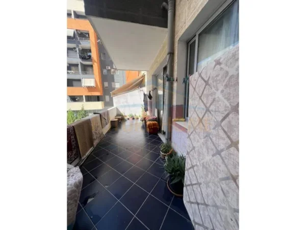 Tirane, shes apartament 1+1+Ballkon Kati 1, 66 m² 75.000 € (unaza e re)