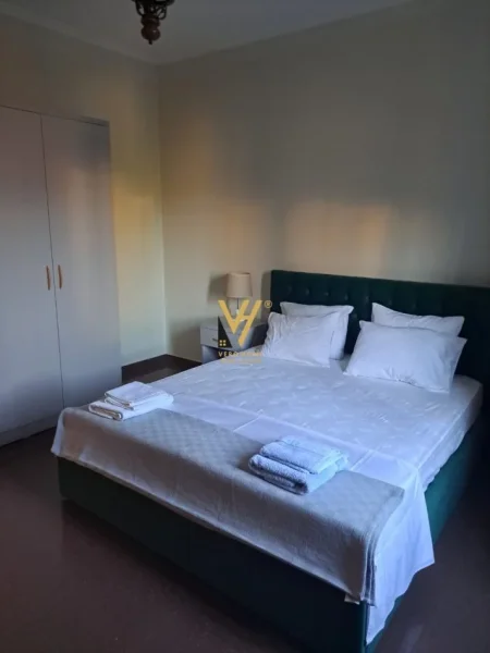 Tirane, jepet me qera apartament 2+1+Ballkon Kati 2, 130 m² 800 € (PAZARI I RI)