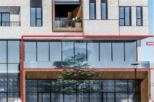 Tirane, jepet me qera ambjent biznesi Kati 1, 221 m² 1.500 € (Rruga e Dibres)