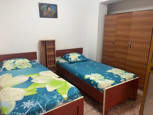 Tirane, jepet me qera apartament 1+1+Aneks Kati 2, 50 m² 500 € (Rr Vaso Pasha)