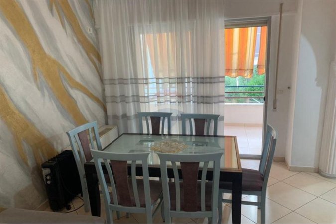 Tirane, jap me qera apartament 2+1+Aneks+Ballkon Kati 4, 110 m² 500 € (Liqeni i Thate)