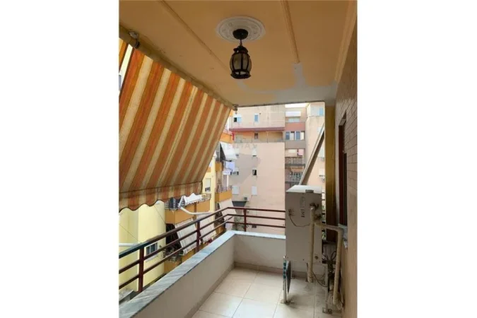 Tirane, jap me qera apartament 2+1+Aneks+Ballkon Kati 4, 110 m² 500 € (Liqeni i Thate)