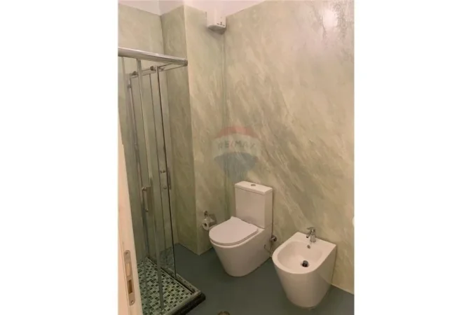 Tirane, jap me qera apartament 2+1+Aneks+Ballkon Kati 4, 110 m² 500 € (Liqeni i Thate)