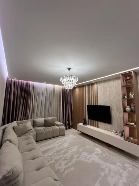 Tirane, jepet me qera apartament 3+1+Aneks+Ballkon Kati 7, 135 m² 1.500 € (Komuna e Parisit)