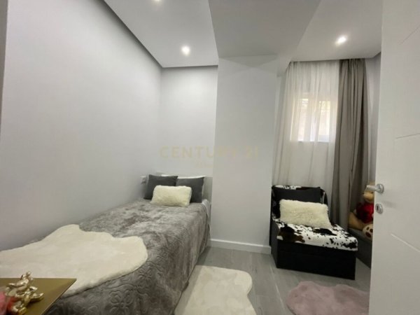 Durres, shitet apartament 2+1 Kati 2, 75 m² 150.000 € (Vollga)