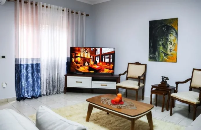 Tirane, jepet me qera apartament duplex 2+1+Aneks+Ballkon Kati 2, 105 m² 600 € (Rruga Ferit xhajko , stacioni i trenit)