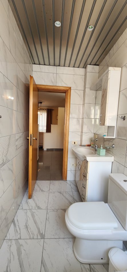 Tirane, jepet me qera 2+1+Aneks+Ballkon Kati 4, 100 m² 700 € (Lidhja)