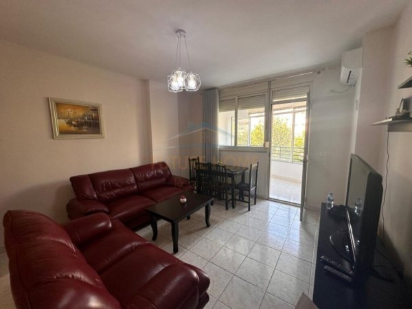 Tirane, jepet me qera apartament 2+1+Ballkon Kati 2, 100 m² 650 € (Don bosco)
