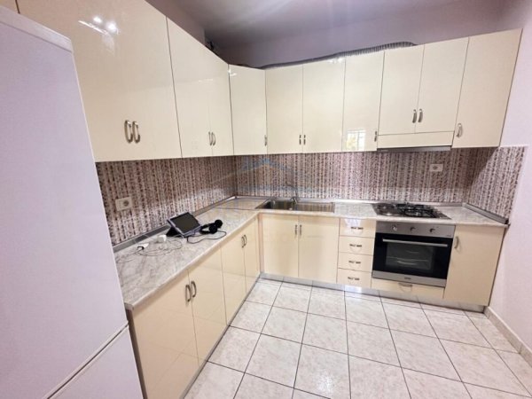 Tirane, jepet me qera apartament 2+1+Ballkon Kati 2, 100 m² 650 € (Don bosco)