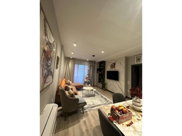 Tirane, jepet me qera apartament 2+1+Aneks+Ballkon Kati 5, 95 m² 1.600 € (Rruga e Kosovarve)