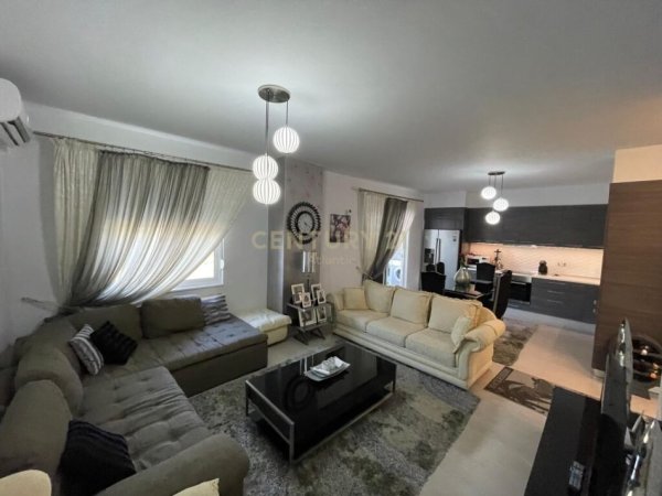 Durres, shitet apartament 2+1+Ballkon Kati 4, 130 m² 120.000 € (Shkemb Kavaje)