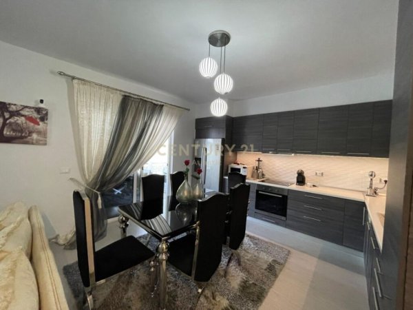 Durres, shitet apartament 2+1+Ballkon Kati 4, 130 m² 120.000 € (Shkemb Kavaje)