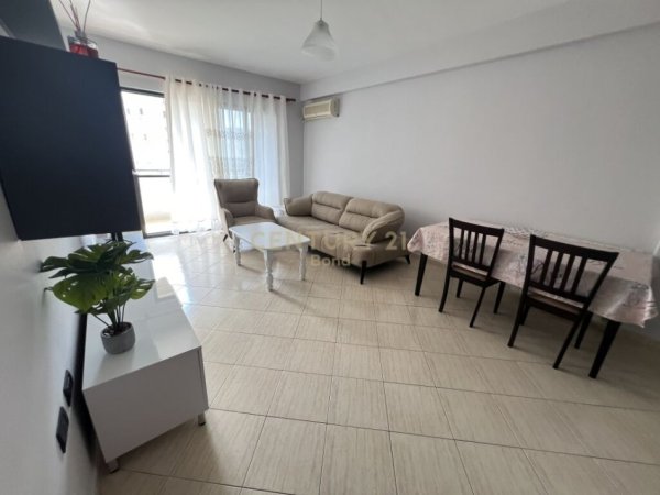 Tirane, jepet me qera apartament 2+1 Kati 4, 129 m² 700 € (tregu elektrik)