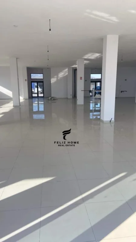 Tirane, jepet me qera magazine Kati 0, 1.500 m² 2.500 € (LAKNAS)