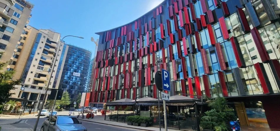 Tirane, shitet dyqan Kati 0, 80 m² 