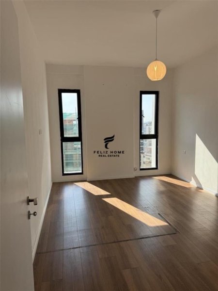 Tirane, jepet me qera zyre Kati 5, 73 m² 400 € (FARMACIA 10)