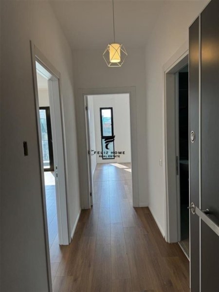 Tirane, jepet me qera zyre Kati 5, 73 m² 400 € (FARMACIA 10)