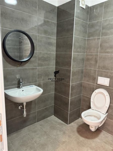 Tirane, jepet me qera zyre Kati 5, 73 m² 400 € (FARMACIA 10)