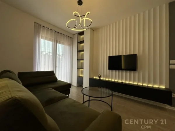 Tirane, jepet me qera apartament 1+1+Aneks+Ballkon Kati 15, 75 m² 900 € (Tirana Garden Building)