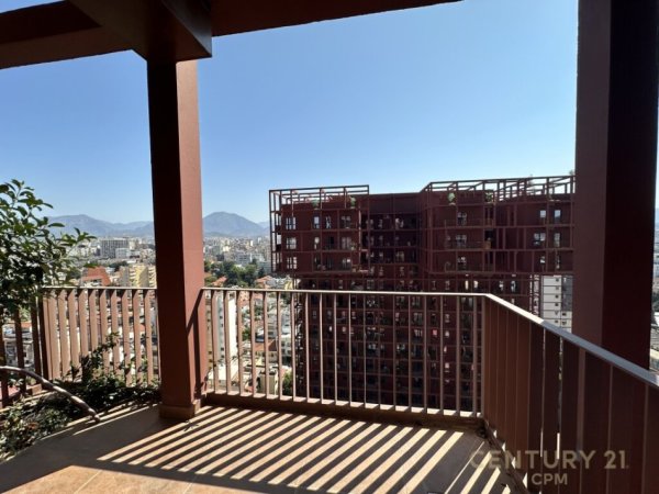 Tirane, jepet me qera apartament 1+1+Aneks+Ballkon Kati 15, 75 m² 900 € (Tirana Garden Building)